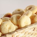 Sanduíche de pão de alho com coração cai no gosto do brasileiro