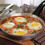Como fazer molho branco: 7 versões da receita que vai bem com qualquer massa