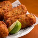 Bolo de Natal com frutas secas cobertura de caramelo